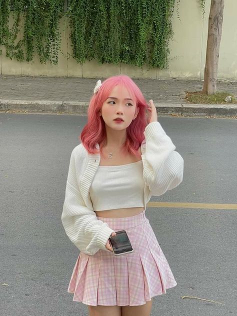 Pastel Color Outfit Aesthetic, Lesbian Street Style, Pink Short Hair, Girl With Pink Hair, Outfits Petite, Rehearsal Dress, Pink Outfits, Ely, Colourful Outfits