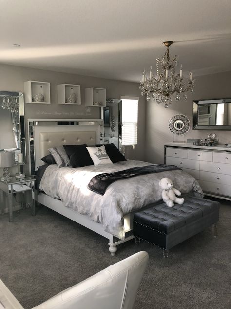 Grey Room Ideas Bedroom, White And Silver Bedroom, Grey And White Room, Silver Bedroom Decor, Grey Bedroom Set, Black And Grey Bedroom, Glam Bedroom Decor, Black Bedroom Decor, Silver Bedroom