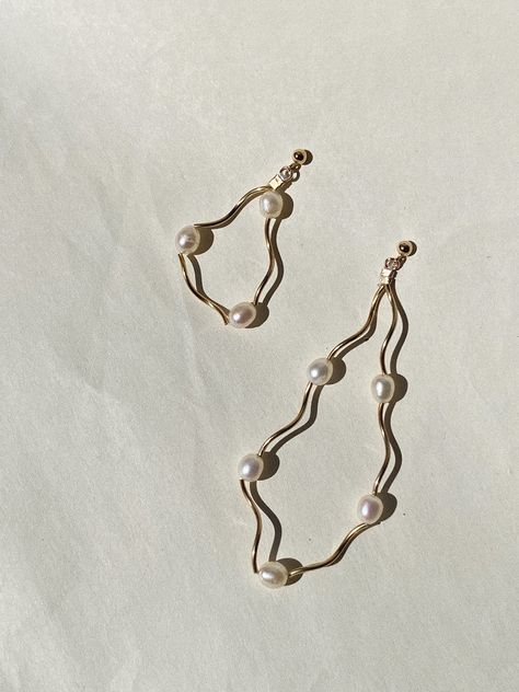 Current Earrings – Marida Jewelry Silver Bead Jewelry, Gold Wire Earrings Diy, Jewelry Making Accessories, Wire Pearl Earrings, Simple Handmade Earrings, Making Earrings Diy Handmade Jewelry, Trendy Handmade Jewelry, Homade Earrings, Diy Jewelry Business