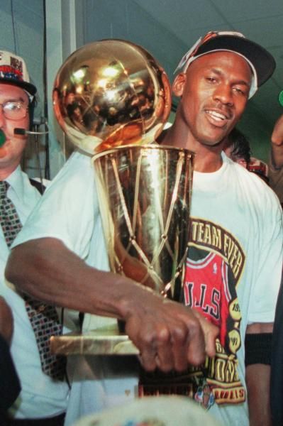 Michael Jordan Photos, Jeffrey Jordan, Michael Jordan Pictures, Jet Magazine, Nba Championship, Nba Basketball Art, Michael Jordan Basketball, Basketball Photography, Nba Championships