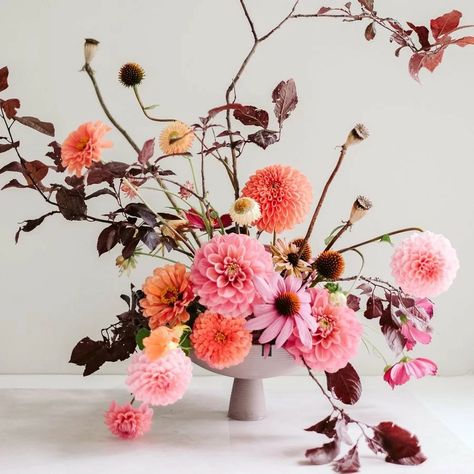 Flower Frogs, Ikebana Vases, Flowers Arrangements, Cut Flower Garden, Flower Bowl, Fresh Flowers Arrangements, Seasonal Flowers, Ikebana, Cut Flowers