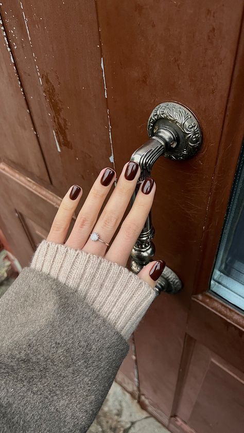 #instagram #aesthetic #nails #nailsart #nailsdesign #nailsideas #chocolate #manicure #aesthetic #door #cozy #autumn Chocolate Fall Nails, Chocolate Manicure, Fall Short Nails Ideas, Dark Autumn Nails, Short Square Nails Fall, Hot Chocolate Nails, Chocolate Chrome Nails, Autumn Nails Aesthetic, Goal Inspiration