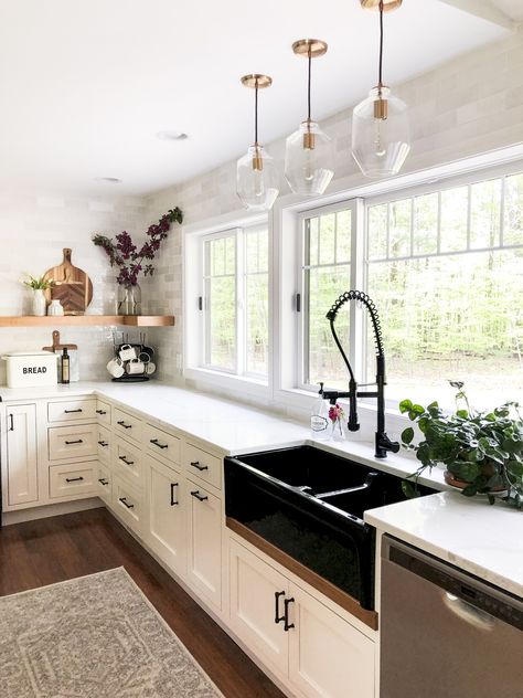 Do you love modern farmhouse style? Here are tips for how to use a black sink to anchor your kitchen remodel design. Plus, how to mix finishes! #fromhousetohaven #blackfarmhousesink #farmhousesink Black Farmhouse Sink, Ikea Design, Black Sink, Black Appliances, Diy Kitchen Remodel, Kitchen Remodel Design, Farmhouse Kitchen Design, Classic Kitchen, Farmhouse Sink Kitchen