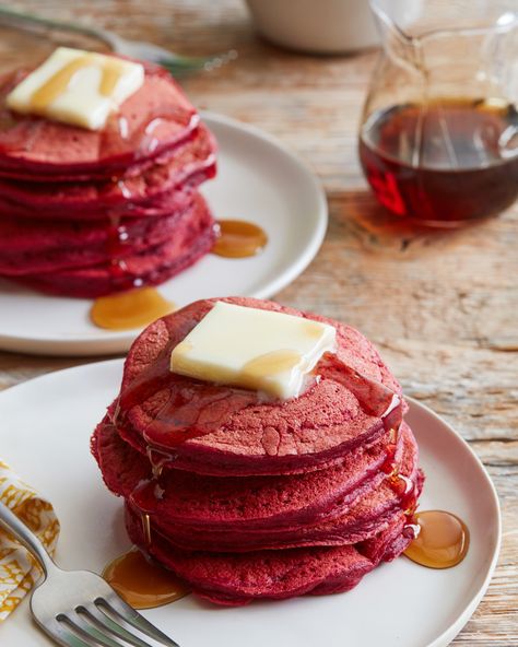 Red Beet Pancakes from weelicious.com Red Pancakes, Beet Pancakes, Pureed Food, Toddler Lunches, Red Beets, Baby Eating, Food Group, Toddler Meals, Pancake Recipe