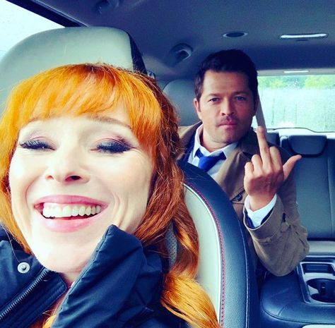 Steph on Instagram: “Good morning ♥️ Misha is how I feel about having to finish this piece of coursework 😂 #ruthconnell #mishacollins #rowena #rowenamacleod…” Ruth Connell, Castiel Supernatural, Supernatural Pictures, Supernatural Destiel, Supernatural Memes, Supernatural Dean, Supernatural Fans, Odaiba, Supernatural Funny