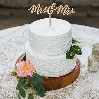 Gay Wedding Cakes, Mrs And Mrs, Wedding Cake Toppers Unique, Wedding Cake Pictures, Wedding Cake Photos, Lgbt Wedding, Engagement Cakes, Lgbtq Wedding, Lesbian Wedding