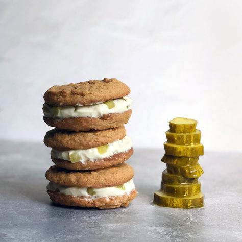 Pickle Cookies, Pickle Sandwich, Cookie Sandwich Recipes, Food Combos, Peanut Butter Cookie Dough, Pickle Butter, Cupcake Bakery, Creative Recipes, Casual Preppy Outfits