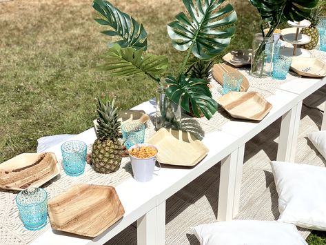 Surf Birthday Table Decor, Surf Birthday Party Favors, Surf Party Table Decor, Surf Party Food Ideas, Boho Surf Party, Surf Theme Centerpieces, Retro Surf Party, Surf Party Centerpieces, The Big One Surf Birthday Party