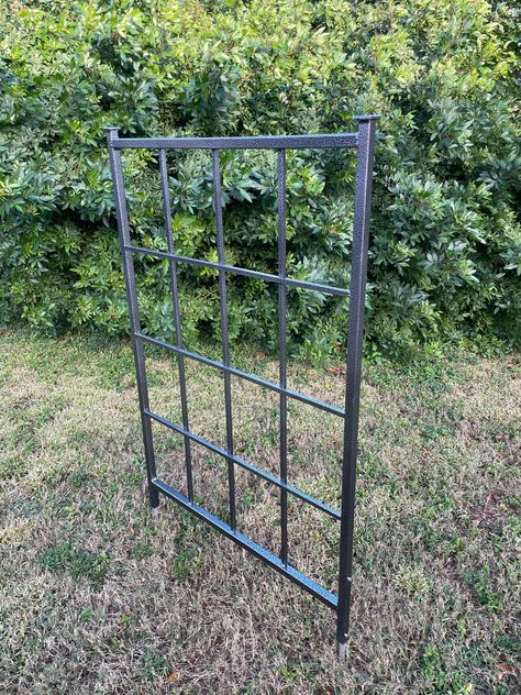 Metal Garden Trellis, Flower Trellis, Metal Trellis, Plant Trellis, Evergreen Garden, Garden Makeover, Trellis Plants, Classic Garden, Trellis Design