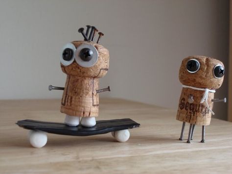 Crafts To Do With Corks, Easy Wine Cork Crafts, Things To Do With Corks, Cork Art Projects, Cork People, Wine Cork Animals, Cork Creations, Wine Cork Diy Projects, Wine Cork Diy Crafts