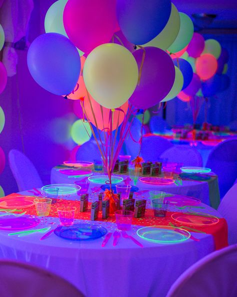 Glow Party Pictures, Sweet 16 Party Ideas Neon Theme, Glow Party Desserts, Neon Party Food Table, Let’s Glow Crazy Party, Neon Birthday Activities, Neon Party Snacks, Glow Party Table Decor, Sweet 16 Party Ideas Glow In The Dark