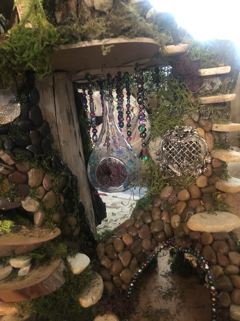 Tree Trunk Fairy House, Underground Fairy House, Fairy House In Tree Trunk, Beach Fairy House, Fairy Treehouse, Fairy Garden Art, Real Life Fairy House, Fairy Tree Houses, Tree Stumps