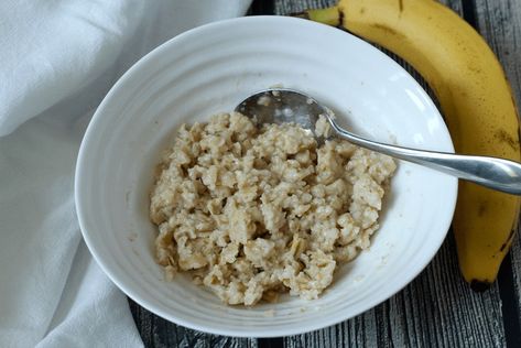 3-Minute Microwave Oatmeal - Family Food on the Table Oatmeal Cake Healthy, Microwave Oatmeal, Oatmeal How To Make, Healthy Oatmeal Recipes, Oatmeal Cake, Food On The Table, Oatmeal Recipe, Busy Morning, Healthy Oatmeal