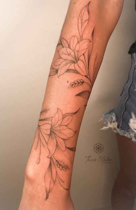 Wrap Around Wrist Tattoos, Pretty Flower Tattoos, Dragon Tattoo Ideas, Wrap Around Tattoo, Flower Tattoo Ideas, Mommy Tattoos, Dragon Tattoos, Forearm Tattoo Women, Lily Tattoo