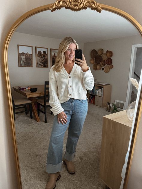 V Neck Button Up Sweater Outfit, Chelsea Boots Outfit Tan, How To Style Cuffed Jeans, Cuff Jeans Outfit, Button Sweater Outfit, Buttoned Cardigan Outfit, Button Up Cardigan Outfit, Cuffed Jeans Outfit, Cream Cardigan Outfit