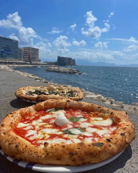 Naples Food, Naples Pizza, Napoli Food, Italy Restaurant, Italy Vibes, Italian Places, Napoli Italy, 100 Things To Do, Explore Italy