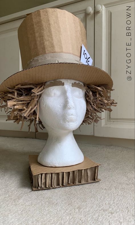 Mad Hatter hat made out of a cardboard box snd packaging. Top Hat Template, Cardboard Bunny, Easter Bonnet Parade, Bunny Ears Template, Hatter Costume, Cardboard Costume, Alice In Wonderland Diy, Mad Hatter Costume, Easter Costume