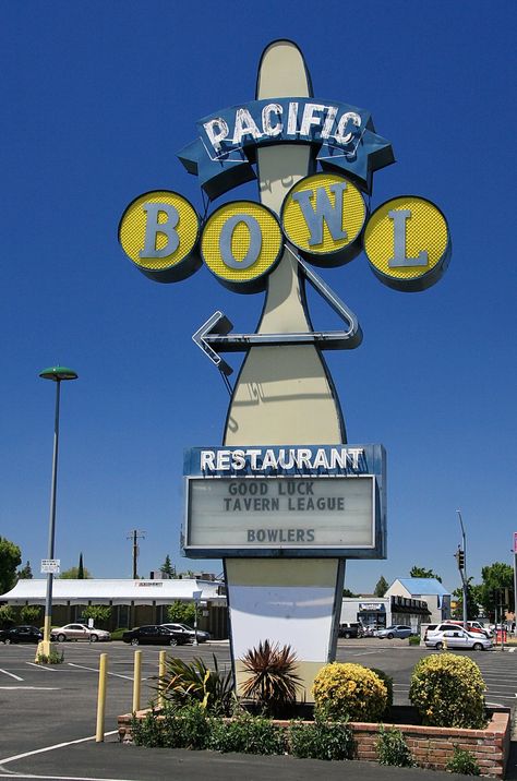 Country America, Retro Signage, Gods Country, Googie Architecture, Stockton California, Vintage Signage, Retro Signs, Edgar Cayce, Vintage Bowling