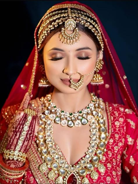 Bridal Beauty & Makeup Ideas for Indian Bride Dewy Indian Bridal Makeup, Mangtika Bridal, Bridal Mangtika, Dewy Face Makeup, Indian Bridal Hairstyles Wedding, Bride Hairstyles Indian Wedding, Dulhan Set, Latest Bridal Jewellery, Soft Pink Makeup