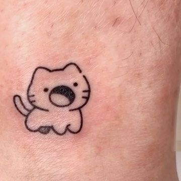 pigeon ✱ handpoke tattoos on Instagram: "If you love cat tatts, watch till the end and sing along with pop cat🎤🐱🎶 which one is ur spirit animal, tell me in the comments!!! #handpoked #handpoke #handpokedtattoo #sticknpoke #sticknpoketattoo #sgtattoos #sgtattooartist #cattattoos #cattoos #singaporetattoos #cutetattoos" Silly Cat Tattoo Ideas, Weird Cute Tattoos, Possum Tattoo Cute, Small Tattoo Ideas Easy, Tattoo Ideas Cats, Cat Minimalist Tattoo, Silly Cat Tattoo, Small Silly Tattoos, Silly Little Tattoos