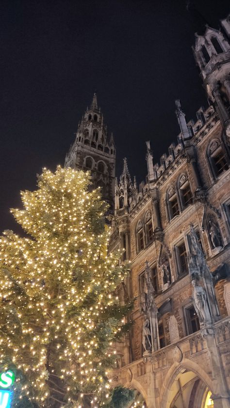 Munich Christmas Market, Munich Christmas, Foto Insta, Winter Pics, Dream Trip, Winter Pictures, Winter Aesthetic, Christmas Market, Germany Travel