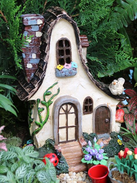 Fairy Village Ideas, Fae House, Reindeer Painting, Pixie Garden, Elf Village, Fairy Garden Cottage, Villa Cottage, Fairy Garden Ornaments, Storybook Homes