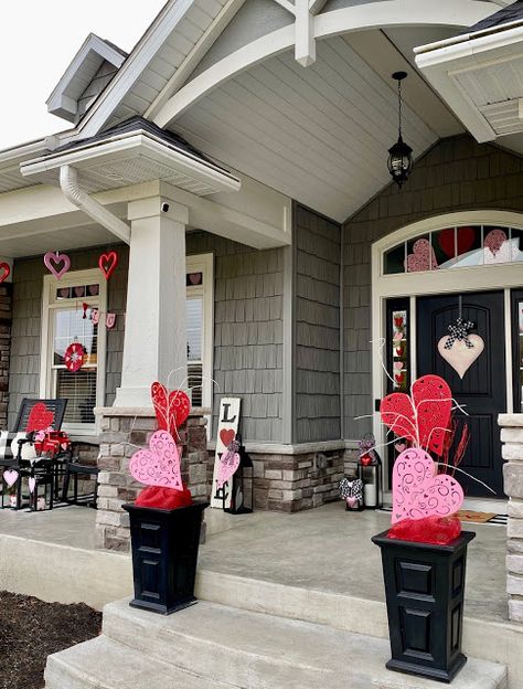 Valentine Outdoor Decor Front Porches, Valentine Front Porch Ideas, Valentines Front Porch Decor, Valentines Porch Decor, Hello Valentine, Cottage Porch, Valentine's Day Decorations, Diy Valentine's Day Decorations, Valentine's Decor