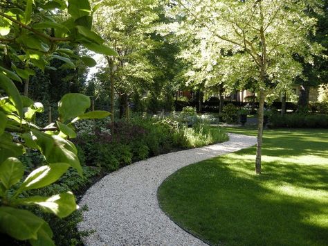 traditional landscape by THOMAS KYLE:  Landscape Designer Walkway Gravel, Dry Landscaping, Brick Pathways, Big Aesthetic, Garden Gravel, Walkways Ideas, Gravel Walkway, Lawn Design, Backyard Designs