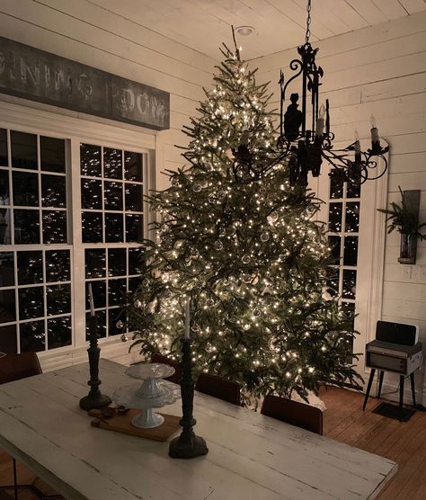 Joanna Gaines Reveals Her Family's Adorable Christmas Tradition — Started by Chip's Mom Joanna Gaines Christmas Tree, Joanna Gaines Christmas Decor, Joanna Gaines Christmas, Magnolia Christmas Decor, Joanna Gaines Farmhouse, Magnolia Farms, Farmhouse Christmas Tree, Family Christmas Ornaments, Christmas Bedroom