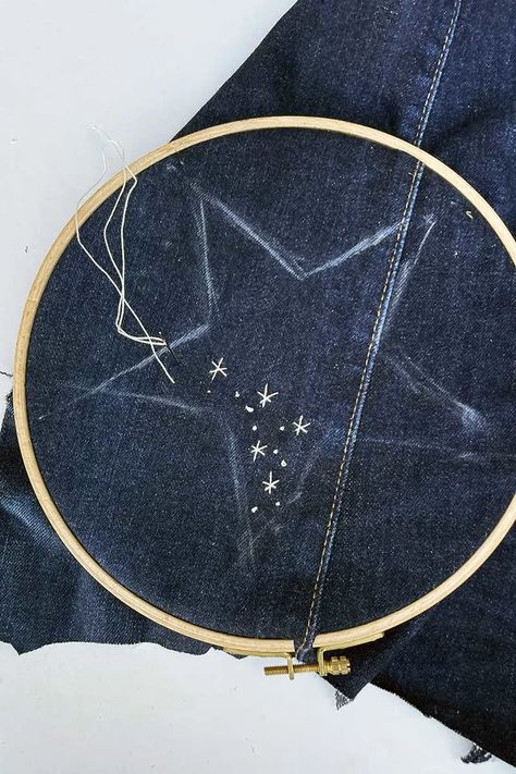 Stars Cross Stitch, Upcycling Fabric, Simple Sewing Tutorial, Fabric Star, Denim Scraps, Star Ornaments, Festive Home Decor, Christmas Stars, Easy Embroidery