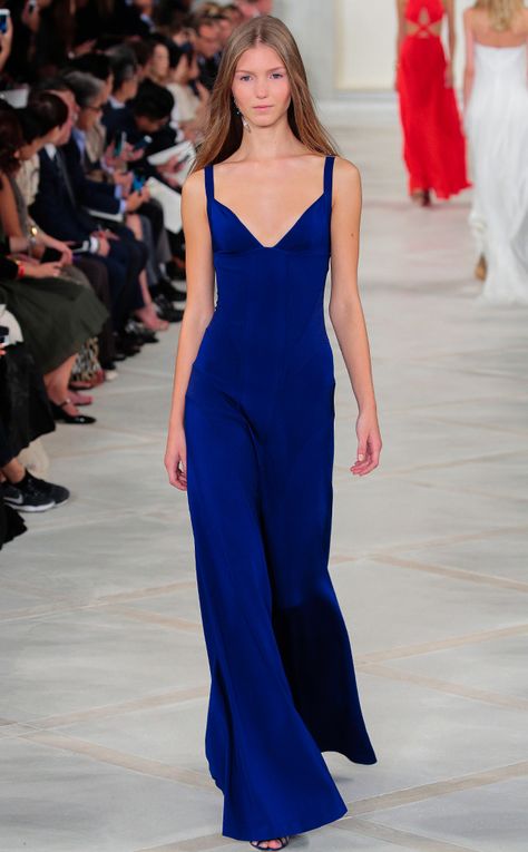 Ralph Lauren Spring 2016 from 2016 Golden Globes Dress Predictions  It may seem basic, but with the right accessories, makeup and hair, Kate could be a Best Dressed nominee. Royal Blue Outfits, Golden Globes Dresses, Blue Evening Gowns, Golden Dress, Elegant Attire, Blue Gown, Couture Designers, Glam Dresses, Golden Globes