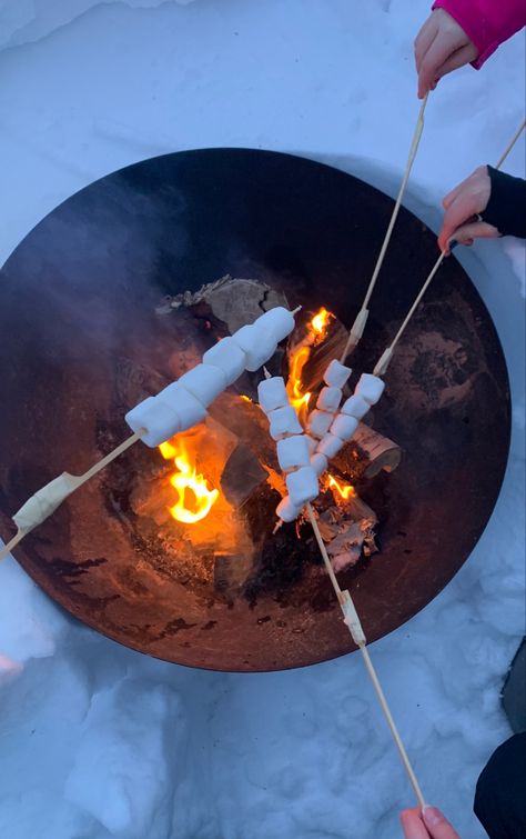 Winter Cooking Aesthetic, Winter Festival Aesthetic, Winter Birthday Aesthetic, Birthday Schedule, Winter Birthday Ideas, Tubing Snow, Natsuo Todoroki, Eating Snow, Messy Party