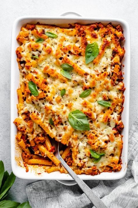 Classic Baked Ziti Recipe, Classic Baked Ziti, Healthy Pasta Bake, Easy Baked Ziti, Ziti Recipe, Spoon Fork Bacon, Baked Penne, Ziti Pasta, Ziti Recipes