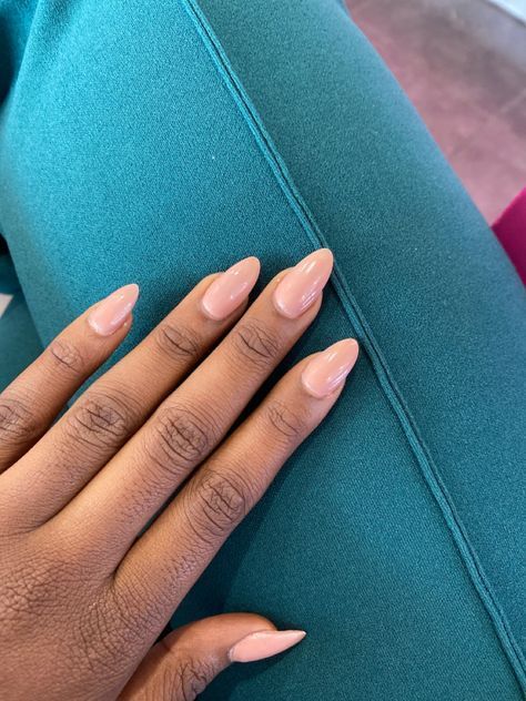 Natural Nails Color For Dark Skin, Nail Inspiration For Dark Skin, Natural Acrylic Nails Dark Skin, Minimalist Nails For Dark Skin, Short Almond Nails Dark Skin, Minimalist Nails On Dark Skin, Minimalist Nails Dark Skin, Dark Skin Pink Nails, Wedding Nails Dark Skin