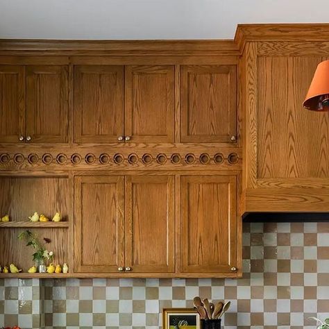 Mirko  Gentile on Instagram: "Taking a cue from the Queen Anne style home’s facade, Deidre Webster of @studio_day_design tasked their contractor at @edgertonandco and Griff Merry, founder of @helianthuswoodworks to apply the same ornate circular motif outside on the upper kitchen cabinets. Photo @taylorhallobrien   . . . #interiordesign #homedecor #interior #homedesign #decor #interiors #design #interiorstyling #home #interiordesigner #decoration #homesweethome #interiorinspo #instahome #interiorinspiration #homeinspo #interiordecorating #interiorstyle #homestyle #instahome #interior123 #inspiration #designer #style #interior4all #akindofhome #kitchen #kitchendesign #kitchenrenovation" 1890 House, Cosy Kitchens, Upper Kitchen Cabinets, Cosy Kitchen, Queen Anne Style, Kitchen Paint Colors, Apartment Style, Classic Kitchens, Kitchen Inspo