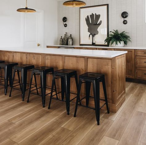 What’s the Difference Between Vinyl vs. Laminate Flooring? Lvp Basement, Best Sofa Covers, Luxury Vinyl Tile Flooring, Oak Laminate Flooring, Vinyl Tile Flooring, Natural Flooring, Oak Laminate, Linoleum Flooring, Luxury Vinyl Plank Flooring