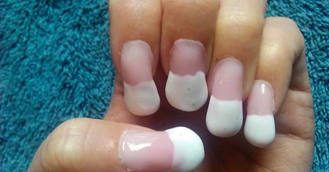 Everyone loves a nice manicure, but horror stories from the salon abound. Here are a few good reasons to go natural. Nail Fails, Weird Nails, Ugly Nails, Nails After Acrylics, French Tip Gel Nails, Short Coffin Nails Designs, Bad Nails, Natural Nails Manicure, Gel Nails French