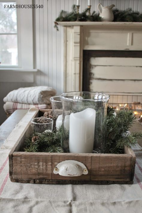 FARMHOUSE 5540: Christmas Decorating Sneak Peak Christmas Table Centerpieces, Country Christmas Decorations, Navidad Diy, Christmas Decorations Rustic, Cool Ideas, Farmhouse Christmas Decor, Noel Christmas, Wooden Tray, Country Christmas