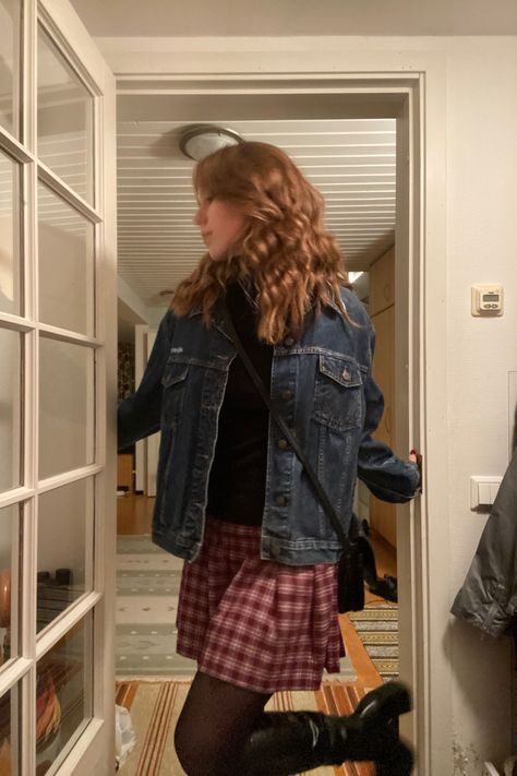 Fall Outfit With Denim Jacket, Denim Jacket Outfit With Dress, Denim Jacket Outfit With Skirt, Denim Jacket Outfit Skirt, Rory Gilmore Denim Jacket, Fall Outfits Jean Skirt, Denim Jacket Winter Outfit, Artsy Fall Outfits, Winter Denim Jacket Outfit