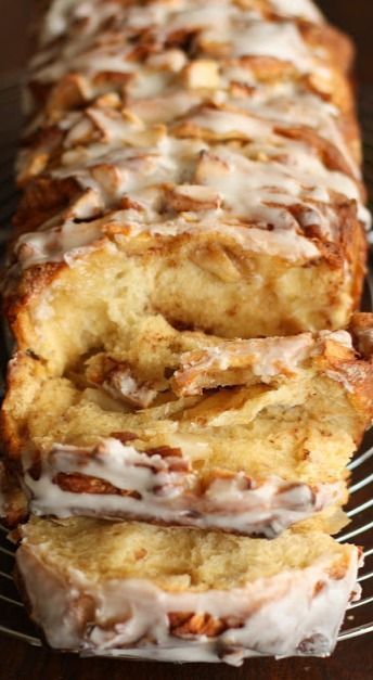 Apple Cinnamon Pull Apart, Apple Banana Bread, Cinnamon Pull Apart, Cinnamon Bread Easy, Cinnamon Pull Apart Bread, Cinnamon Banana Bread, Recipes With Yeast, Cinnamon Bread Recipe, Bread Pull Apart Recipes