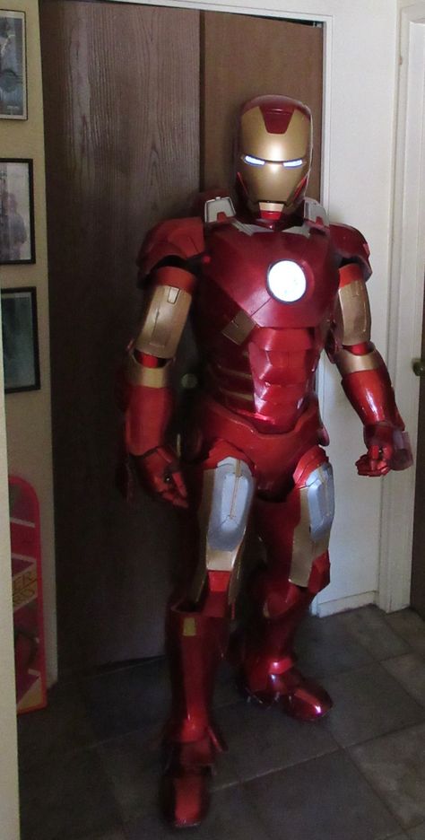 Ironman Cosplay, Iron Man Halloween Costume, Spiderman Halloween Costume, Iron Man Kids, Iron Man Costume, Full Body Armor, Real Iron Man, Iron Man Cosplay, Thor Cosplay