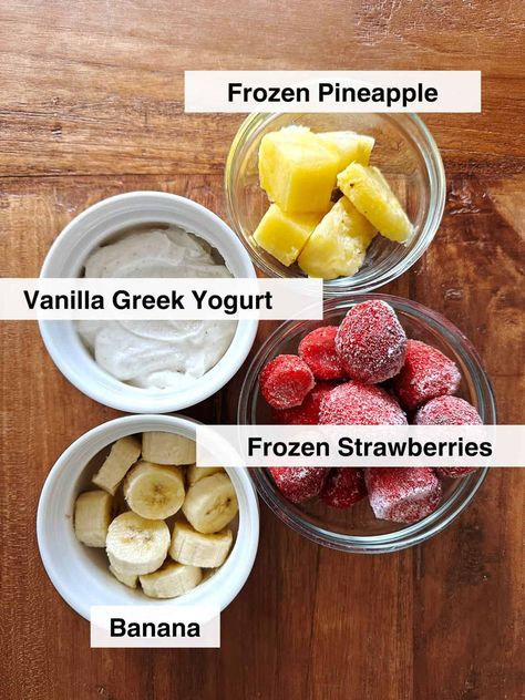 5-Minute Fruit Smoothie Bowl (with Greek Yogurt) Greek Yogurt Frozen Fruit, Greek Yogurt Smoothie Bowls, Smoothie Bowl With Yogurt, Yogurt And Fruit Bowl, Smoothie Greek Yogurt, Strawberry Banana Recipes, Frozen Fruit Smoothie Recipes, Yogurt Smoothie Bowl, Greek Yogurt Bowl