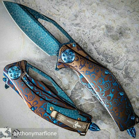 Sick!! Knife Aesthetic, Pretty Knives, Blue Beauty, Knife Collection, Cool Knives, Pocket Knives, Knife Making, Folding Knives, Tactical Gear