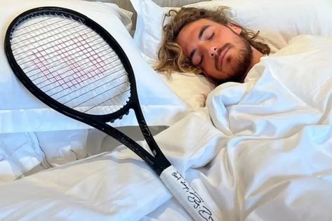 Tennis Federer, Tennis Lifestyle, Stefanos Tsitsipas, Tennis Funny, Tennis Pictures, Atp Tennis, Tennis Aesthetic, Tennis Life, Sports Personality