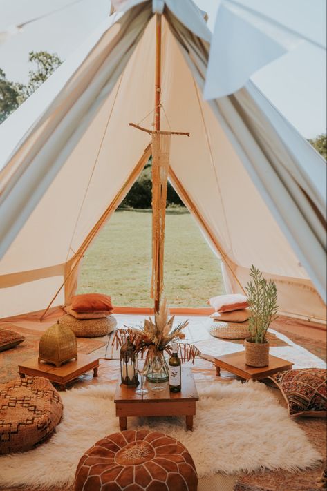 Bell tent wedding
Festival wedding
Tipi wedding Festival Tent Decoration, Larp Tent, Boho Glamping, Bell Tent Interior, Bell Tent Glamping, Chill Out Lounge, Boho Tent, Country Manor House, Bell Tents