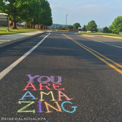 Motivational Sidewalk Chalk Art, Sidewalk Chalk Encouragement, Encouraging Sidewalk Chalk Art, Driveway Chalk, Chalk Quotes, Easy Chalk Drawings, Chalk The Walk, Sidewalk Chalk Ideas, Chalk Designs