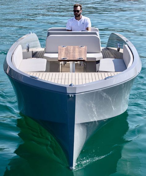 RAND designs the mana 23 electric motorboat as a 'social space on water' Electric Motorboat, Center Console Boats, Sustainable Building Materials, Boston Whaler, Electric Boat, Social Space, Yacht Boat, Yacht Design, Electric Vehicles