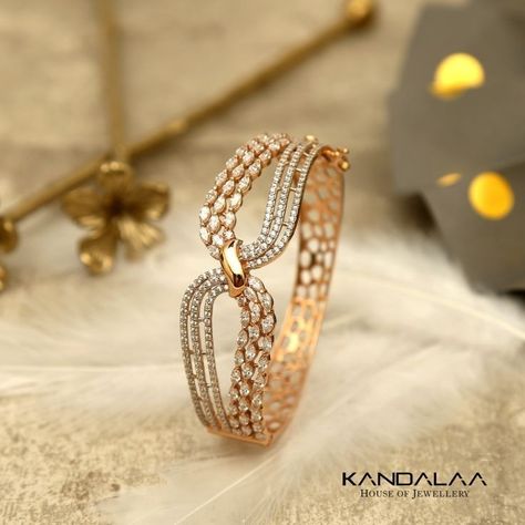 Modern Diamond Bracelet, Latest Gold Bracelet For Women, Gold Sets Jewelry Indian Design, Diamond Bracelets Wedding, Latest Gold Ring Designs, Natural Motifs, Modern Bangle, Unique Gold Jewelry Designs, Lines Abstract