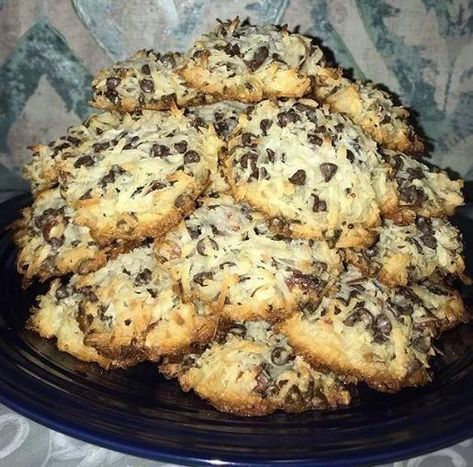 Keto Almond Joy, Chocolate Pudding Desserts, Carb Free Recipes, Joy Cookies, Almond Joy Cookies, Free Keto Meal Plan, Keto Cheese, Sugar Free Chocolate Chips, Low Carb Treats