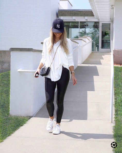 Hair Stylist Work Outfits, Sporty Classic Style, Easy Mom Style, Casual Sunday Outfit, Normcore Style, Leggins Outfit, Gym Chic, Apple Body Shape, Outfits Leggins